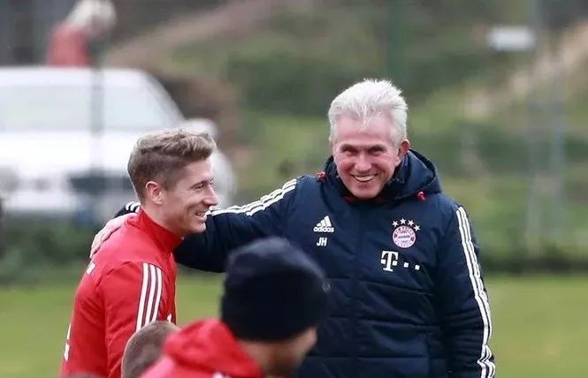 光与球场边 光与球场边